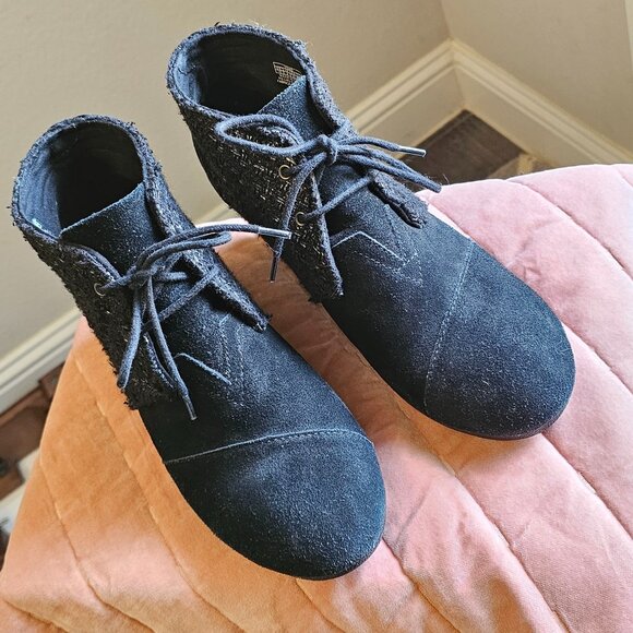 10 Toms Suede Leather Black + Metallic Textile Lace-up Ankle Booties Wedge Heel - Picture 4 of 8